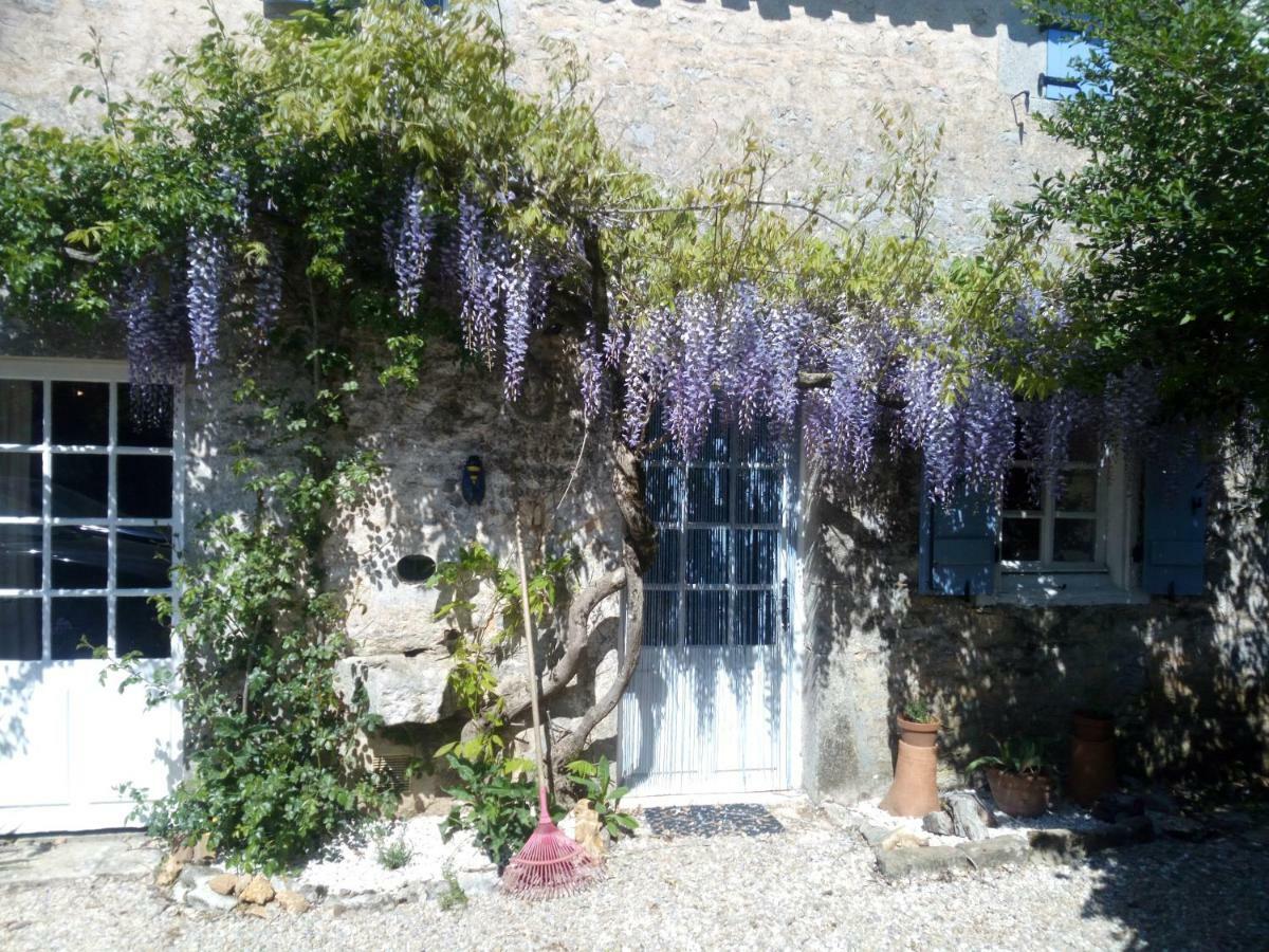 Chat Noir Gite Et Chambre D'Hotes Bed & Breakfast Genouille  Eksteriør bilde