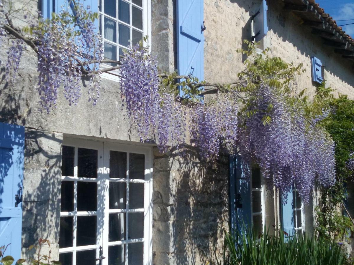 Chat Noir Gite Et Chambre D'Hotes Bed & Breakfast Genouille  Eksteriør bilde